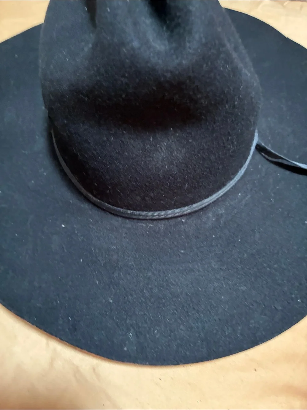 Wide Brim Black Felt Fedora Hat with Slim Band